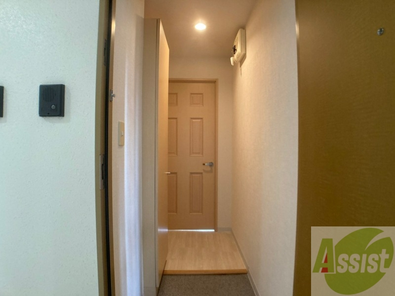 玄関　玄関の様子です。明るい印象ですね。気分もあがりそう。