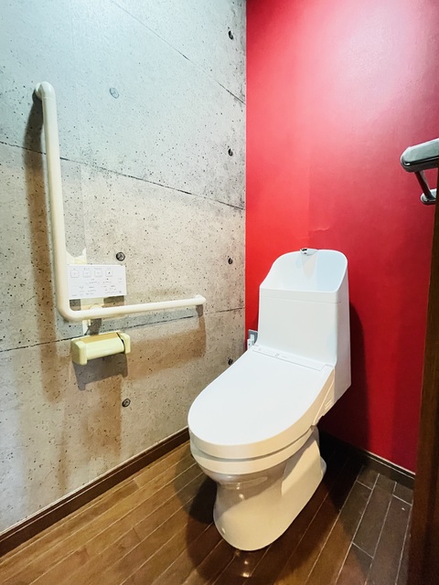 トイレ　リフォーム前の写真です