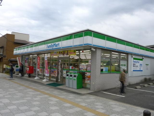 コンビニ　ファミリーマート（コンビニ）まで380m