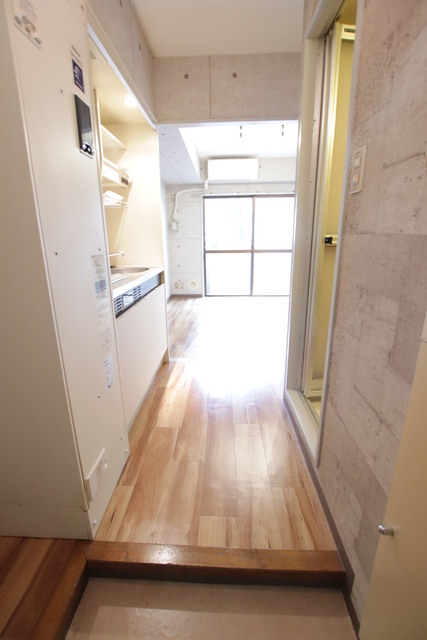 玄関　玄関から廊下です。