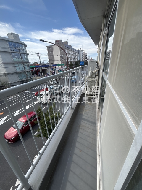 バルコニー　バルコニーがあるので洗濯物を太陽の下で干すことができます♪