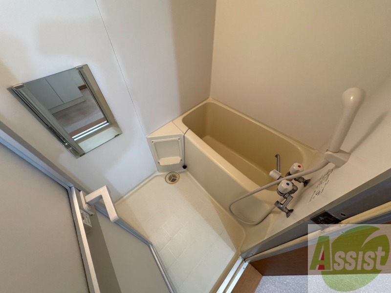 バス・シャワールーム　ユニットバスです。疲れを癒すのに欠かせませんね！