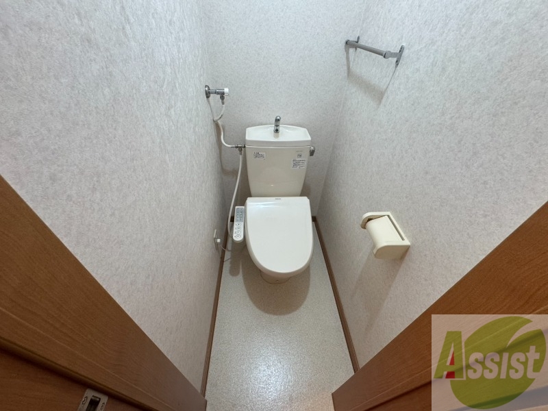 トイレ　こちらはトイレです。清潔感があり、安心して使用できます。