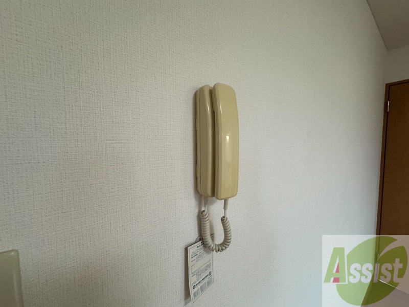 セキュリティ　モニター付きインターホンです。来客時も安心ですね。