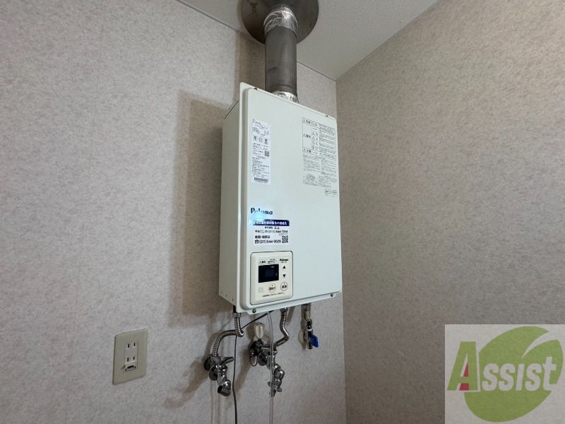 その他設備　給湯器は簡単操作で温度調整ができますよ。