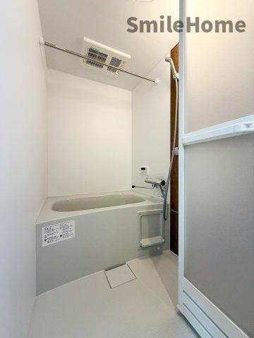 バス・シャワールーム　浴室乾燥付きなので梅雨時や洗濯物が多くても安心です。