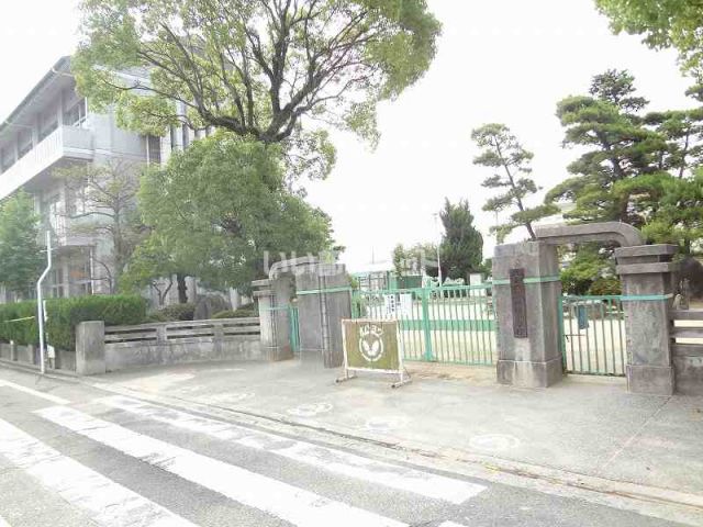 小学校　西条市立神拝小学校（小学校）まで1077m