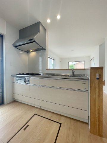 キッチン　同シリーズの別物件の写真です。現況優先です。