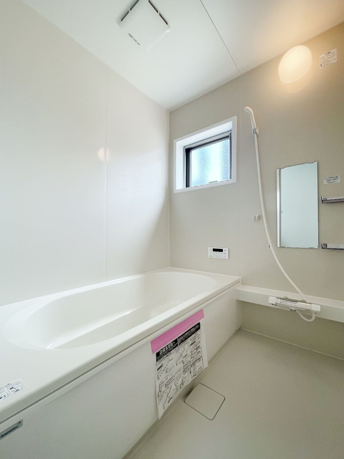 バス・シャワールーム　同シリーズの別物件の写真です。現況優先です。