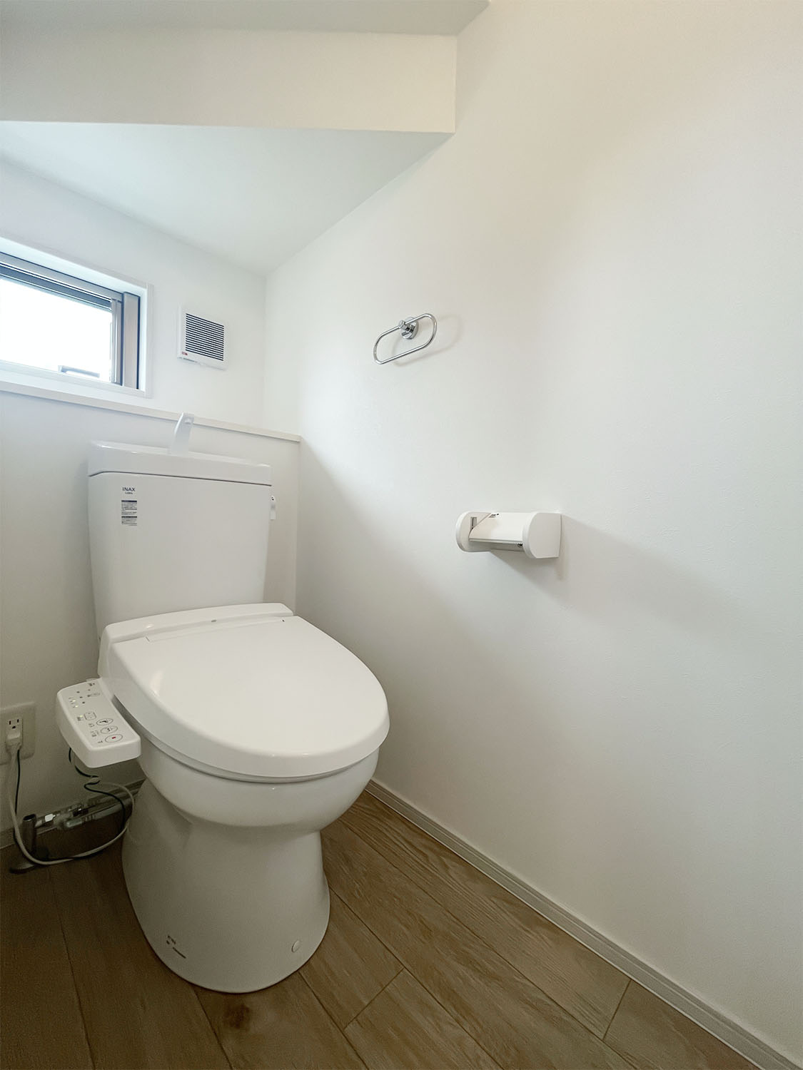 トイレ　同シリーズの別物件の写真です。現況優先です。