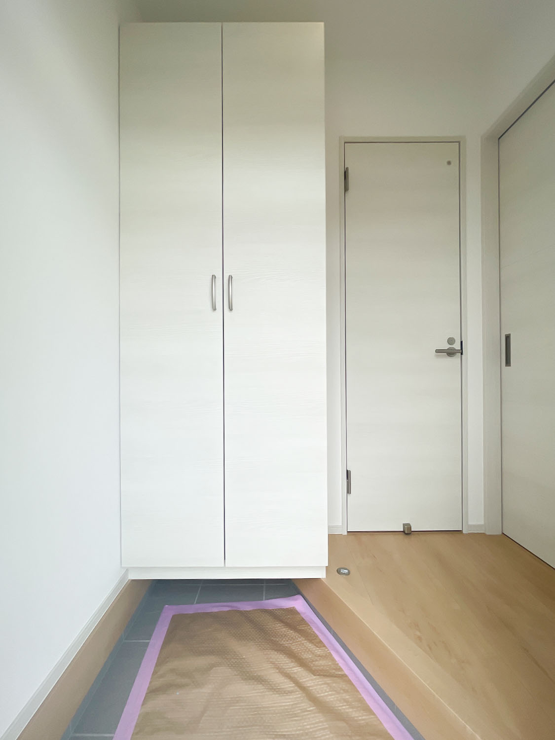 玄関　同シリーズの別物件の写真です。現況優先です。