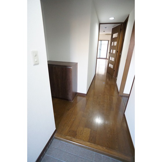 玄関　反転タイプの別のお部屋です。