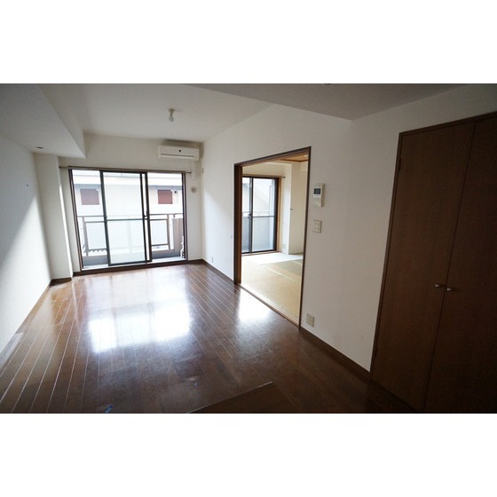 居室・リビング　反転タイプの別のお部屋です。