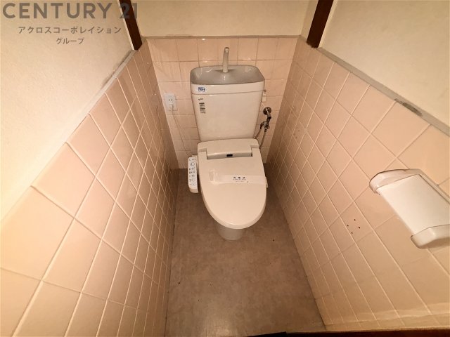 トイレ　洗浄便座付きです