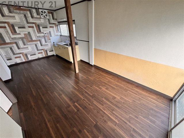 居室・リビング　壁付けキッチンでスペースを有効活用