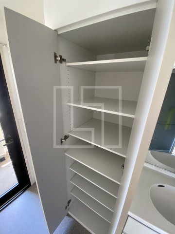 収納　アルグラッド ザ・タワー心斎橋　リネン庫