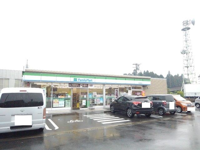 コンビニ　ファミリーマート亀山野村店（コンビニ）まで800m