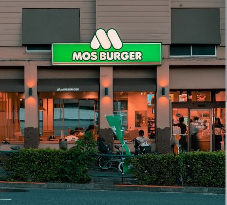 飲食店　モスバーガー洗足池店（飲食店）まで352m