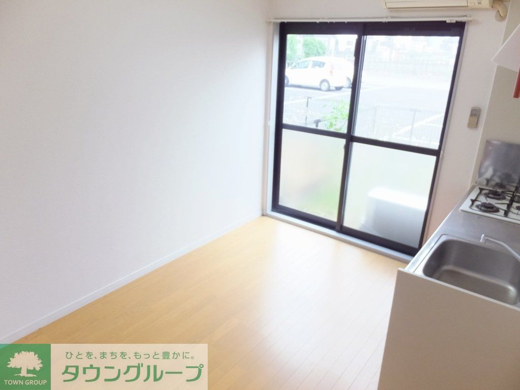 居室・リビング　家具・家電無しのお部屋です。