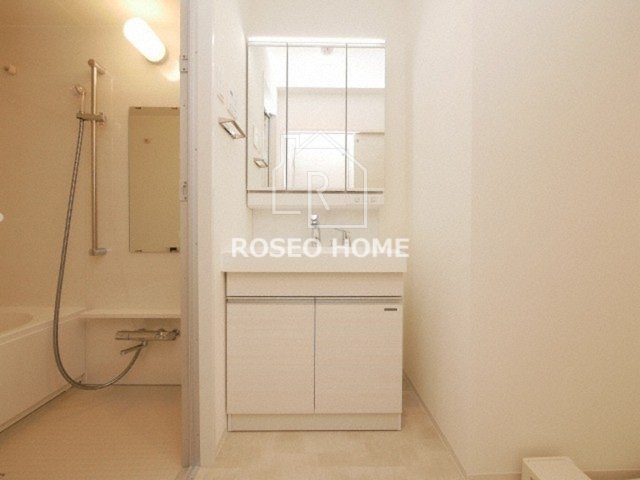 洗面設備　同マンション別部屋：参考写真