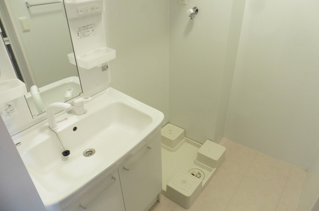 洗面設備　ワイドな洗髪洗面化粧台