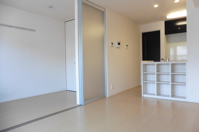 居室・リビング　便利なカウンター収納付