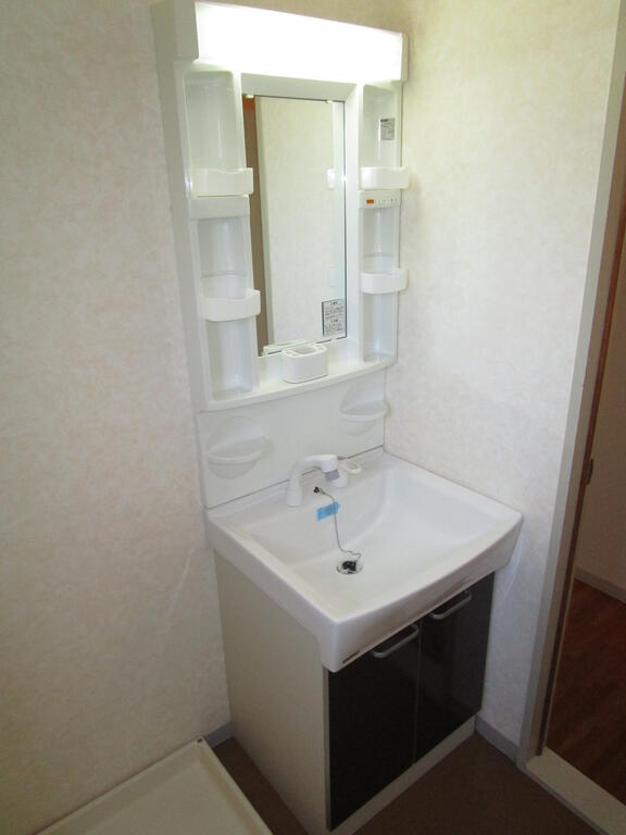 洗面設備　シャワードレッサー