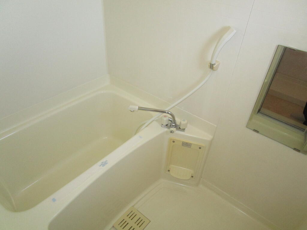 バス・シャワールーム　小窓付き浴室