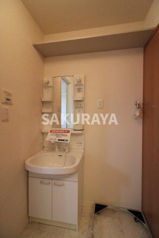 洗面設備　現況と異なる場合がございます。