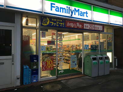 コンビニ　ファミリーマート牡丹一丁目店（コンビニ）まで96m