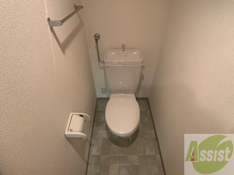 トイレ　こちらはトイレです。清潔感があり、安心して使用できます。