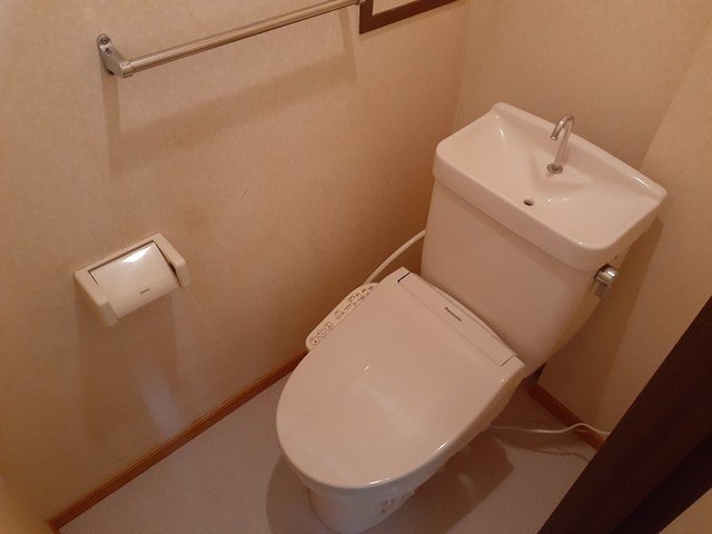 トイレ　清潔感のあるトイレです