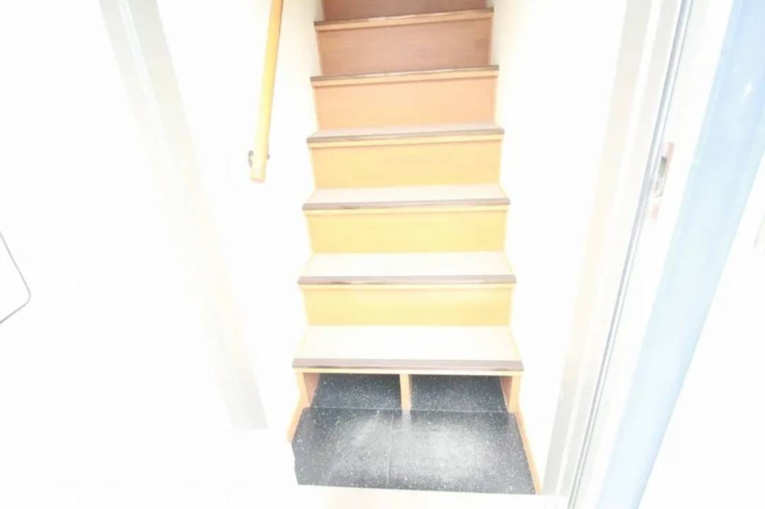 居室・リビング　階段