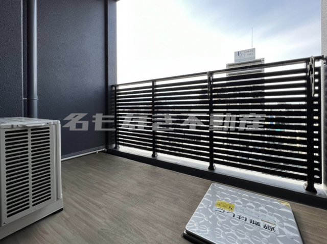 バルコニー　外からの目が気にならないバルコニーで洗濯物が干せます