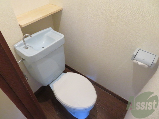 トイレ　こちらはトイレです。清潔感があり、安心して使用できます。