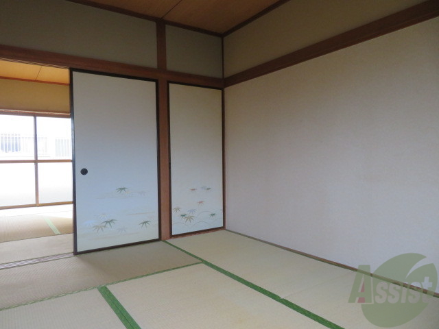 その他部屋・スペース　寝室には収納スペースもあり収納には困りませんね