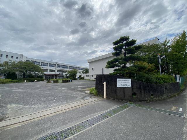小学校　東海市立富木島小学校（小学校）まで828m