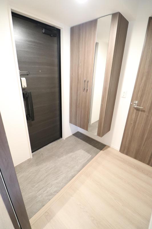 玄関　広々した玄関　トールタイプのシューズボックスあり