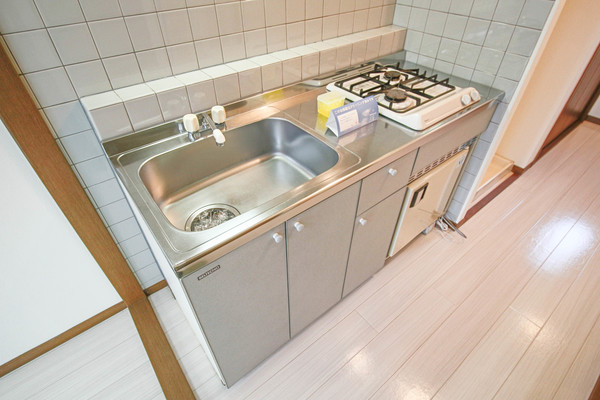 キッチン　同じ建物の別のお部屋