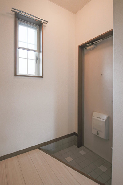 玄関　同じ建物の別のお部屋