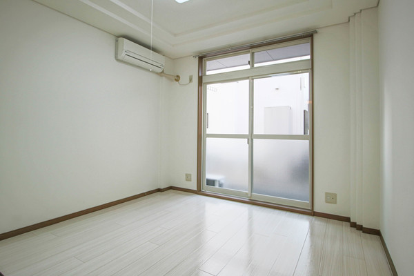 居室・リビング　同じ建物の別のお部屋