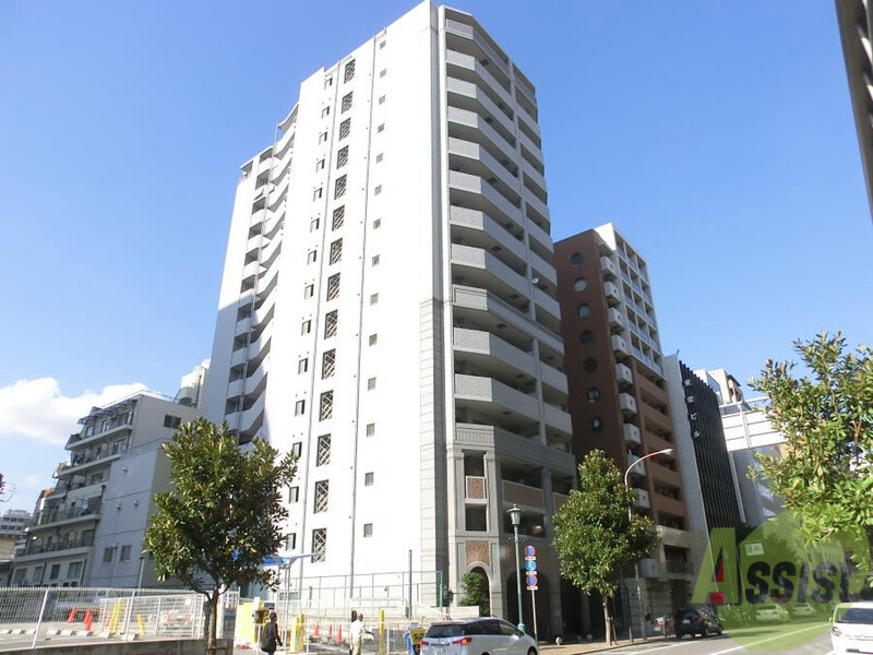 建物外観　ずっしりと重厚感あるマンションです