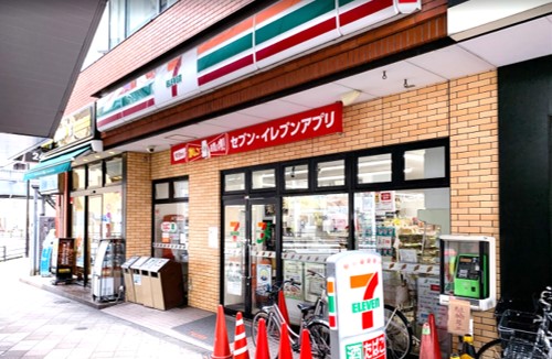 コンビニ　セブンイレブン荒川西日暮里5丁目店（コンビニ）まで163m