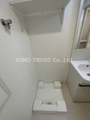 洗面設備　独立洗面化粧台が付いています