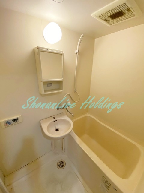 バス・シャワールーム　経済的な都市ガスです。