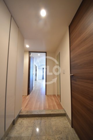 玄関　ザ・セントラルマークタワー　玄関