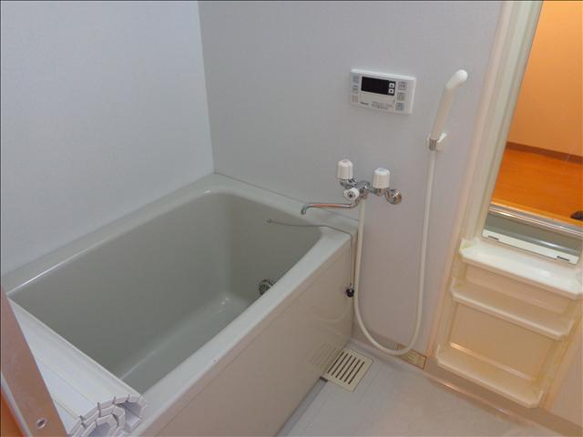 バス・シャワールーム　バスルームです