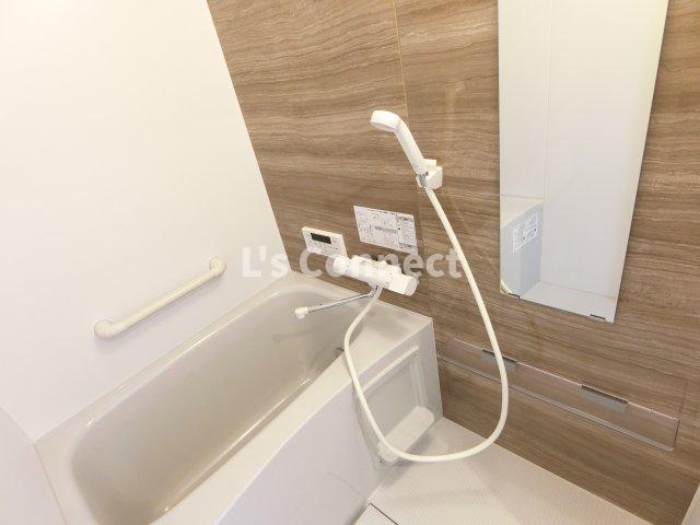 バス・シャワールーム　追焚き、浴室乾燥付きのお風呂。