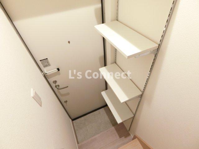 玄関　下駄箱で靴も収納できます。