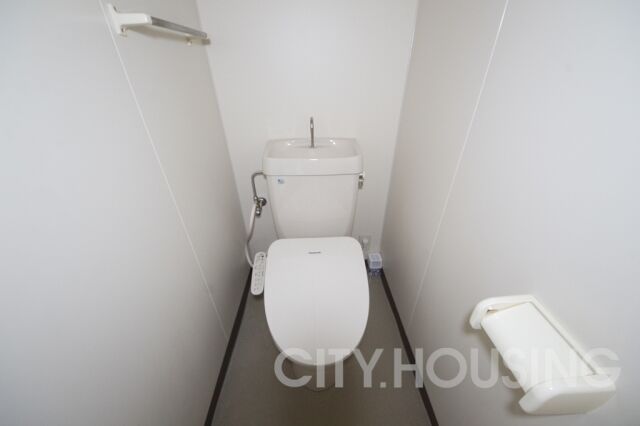 トイレ　※同タイプ部屋の写真です。